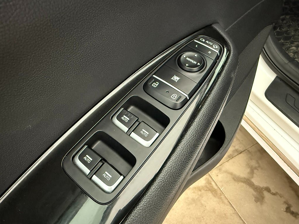 Vehicle Image 24
