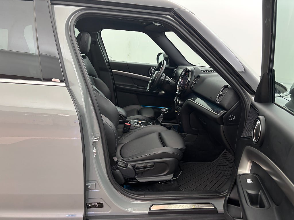 Vehicle Image 23