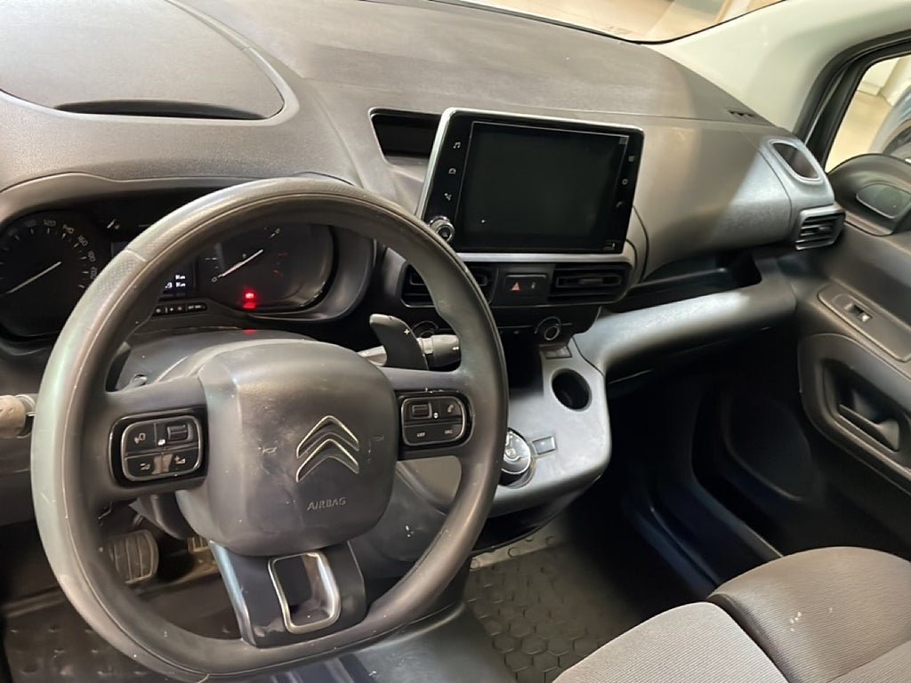 Vehicle Image 7