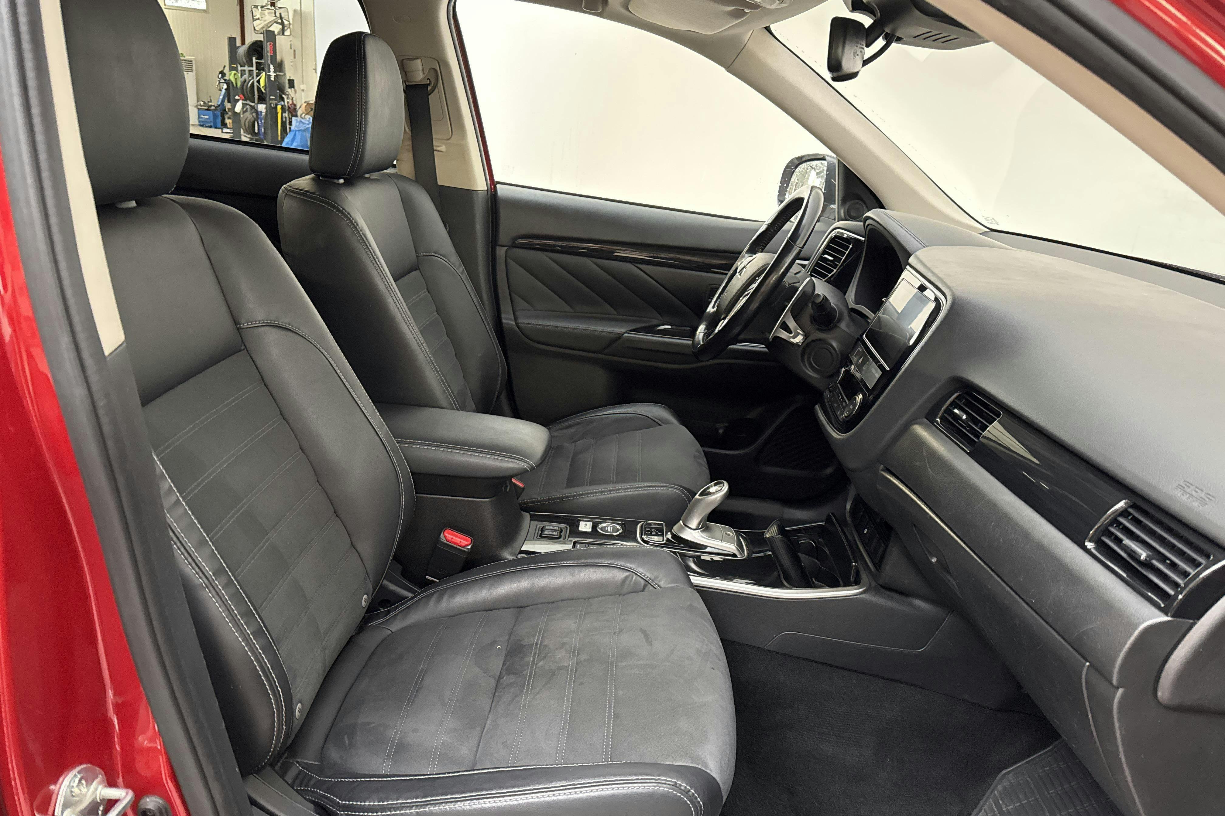 Vehicle Image 7