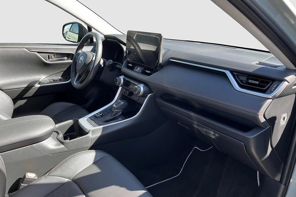 Vehicle Image 9