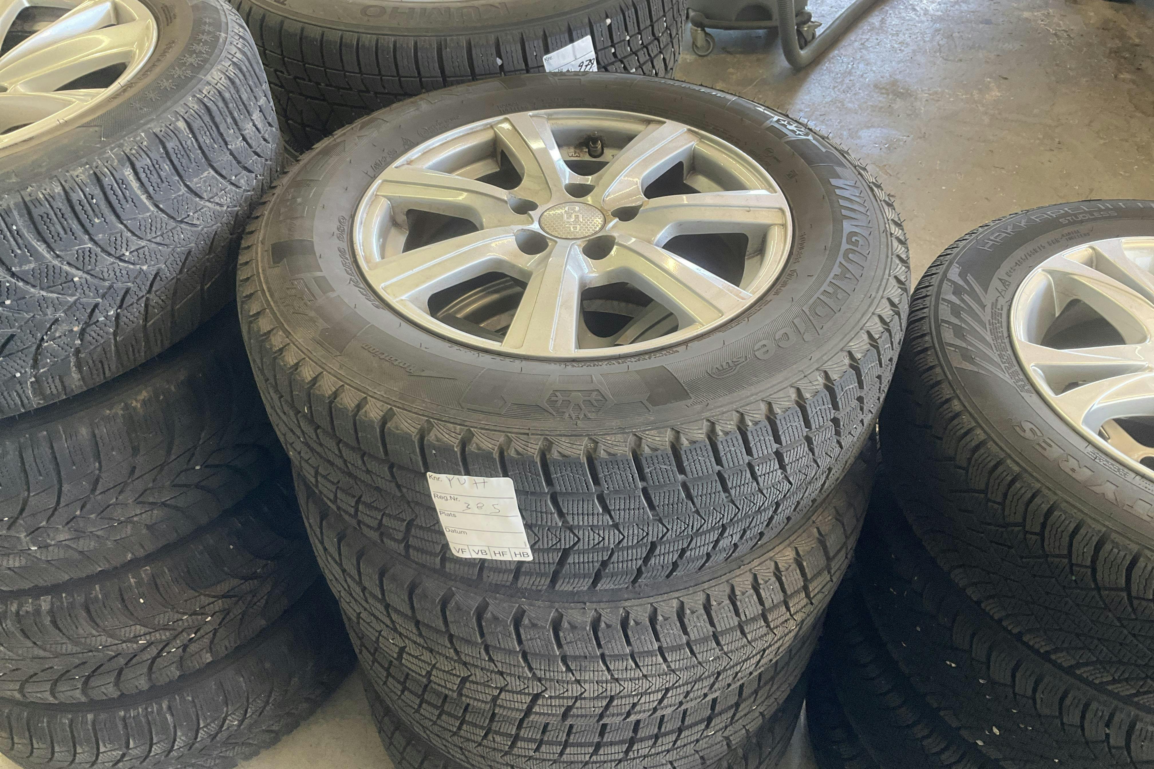 Vehicle Image 14