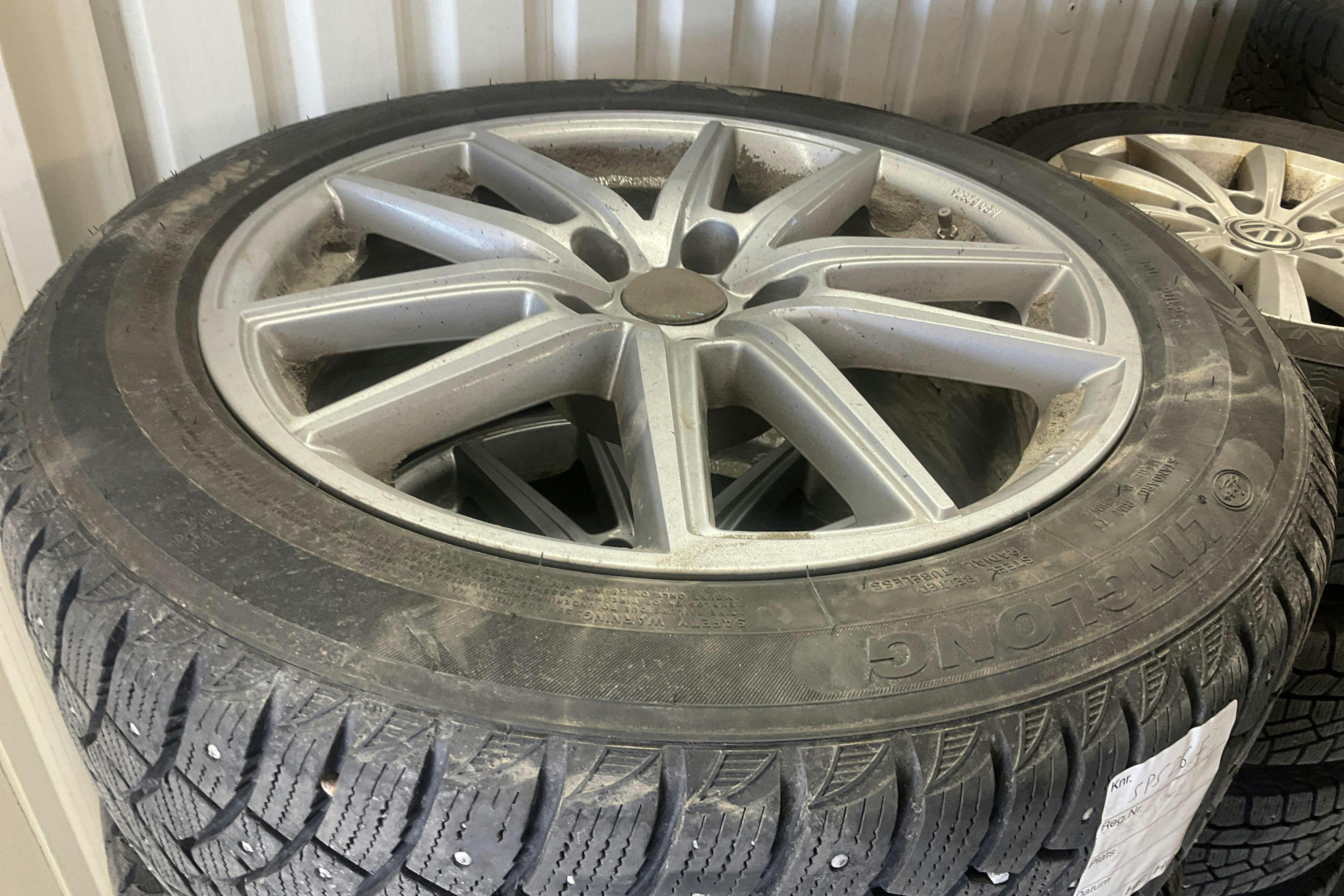 Vehicle Image 16