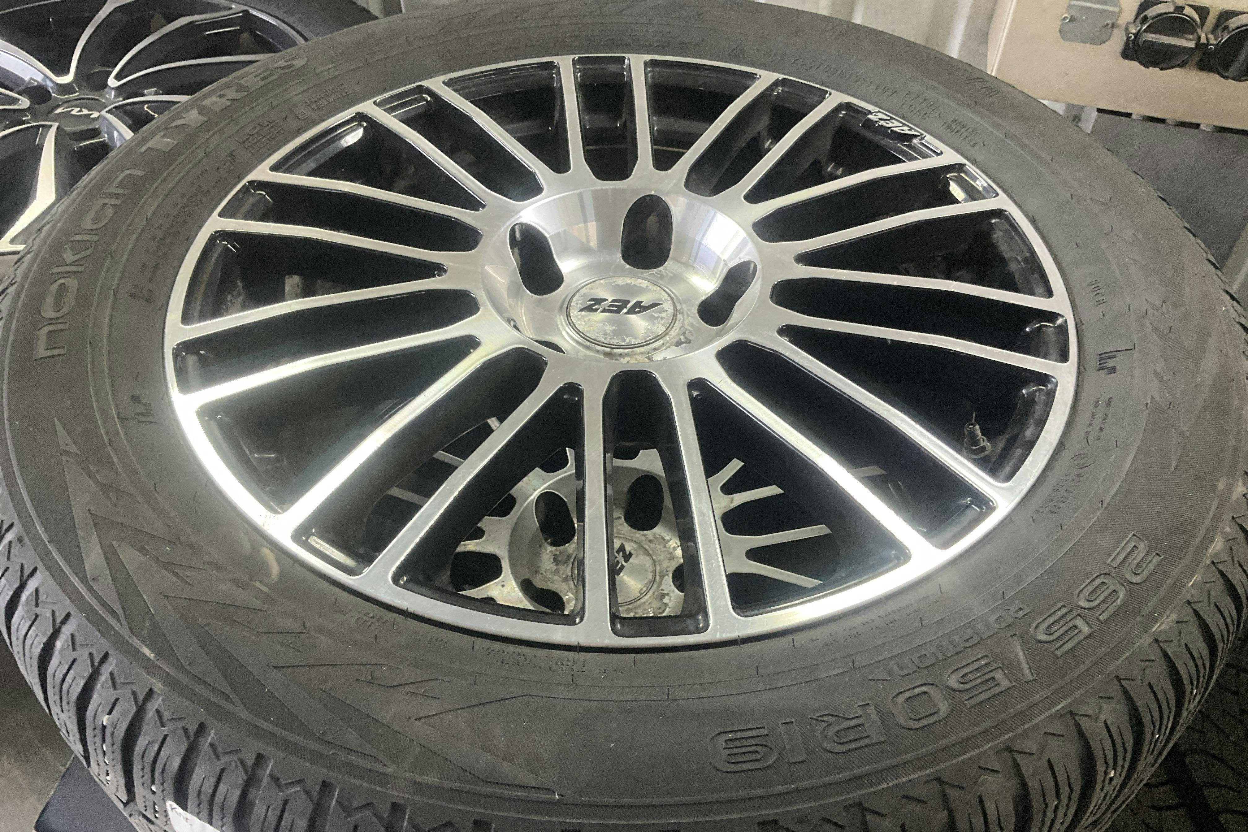 Vehicle Image 16