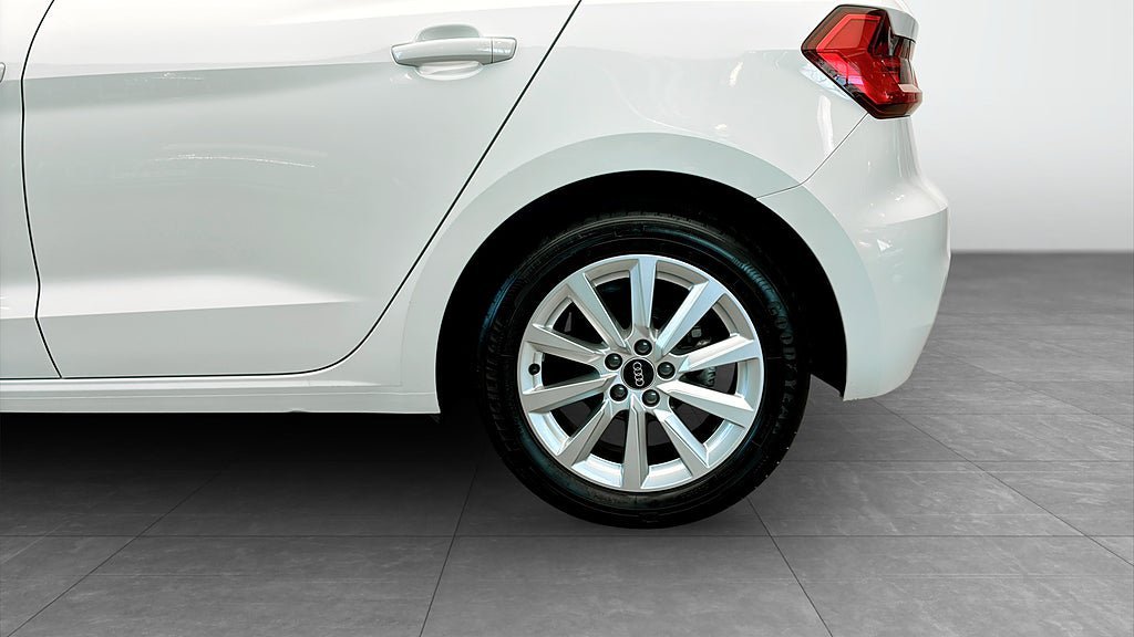 Vehicle Image 6