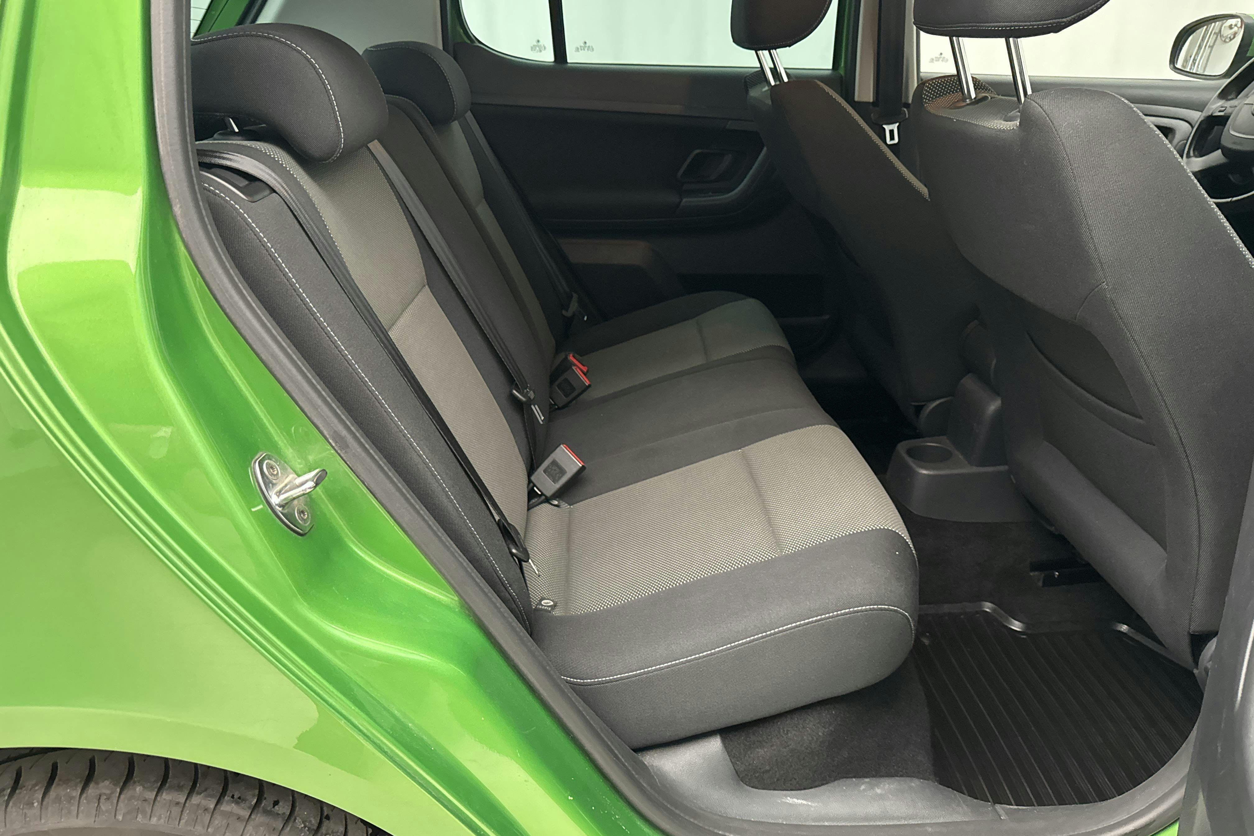 Vehicle Image 8