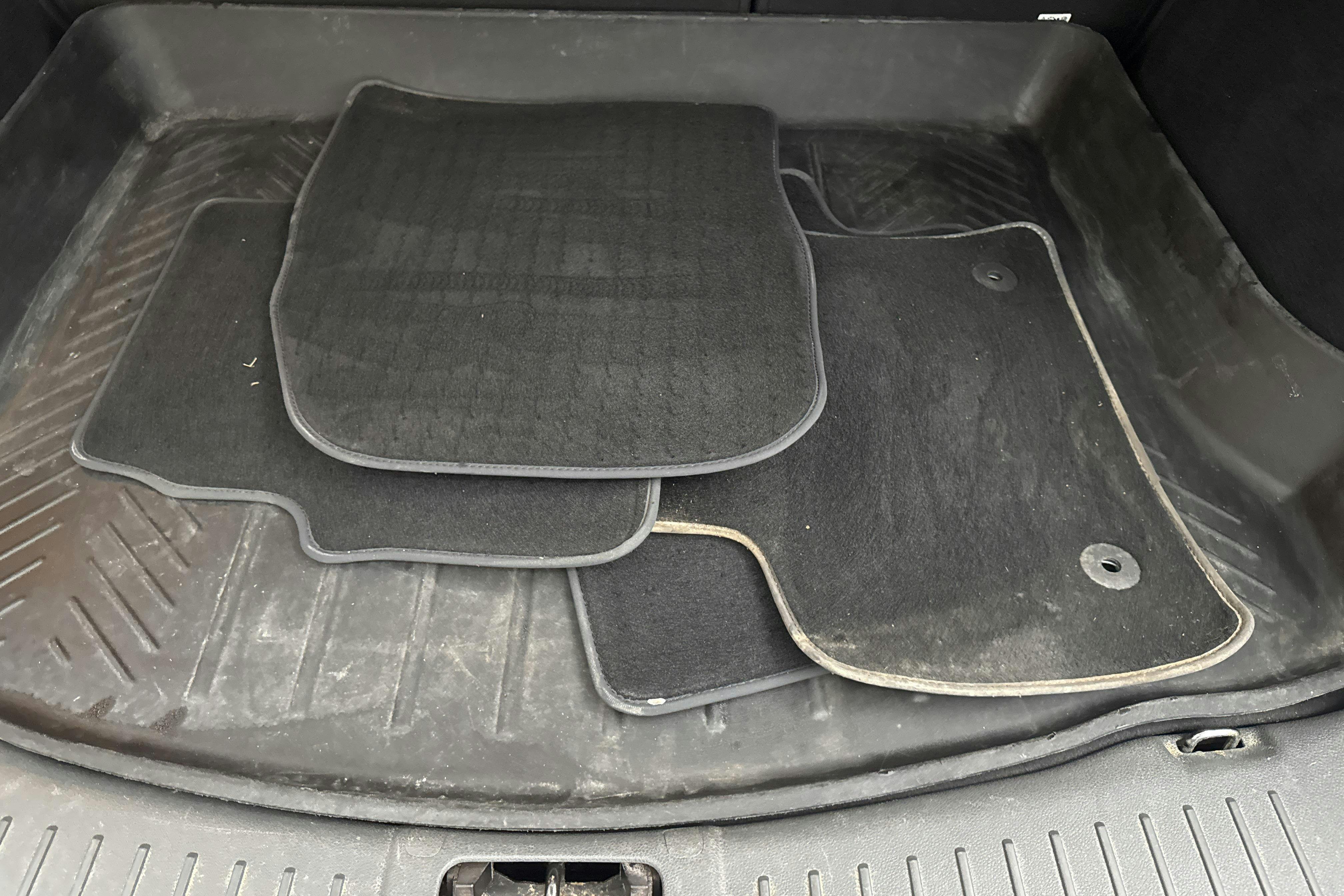 Vehicle Image 16