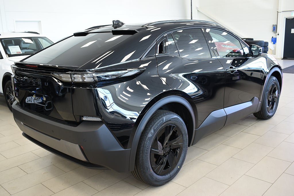 Vehicle Image 4