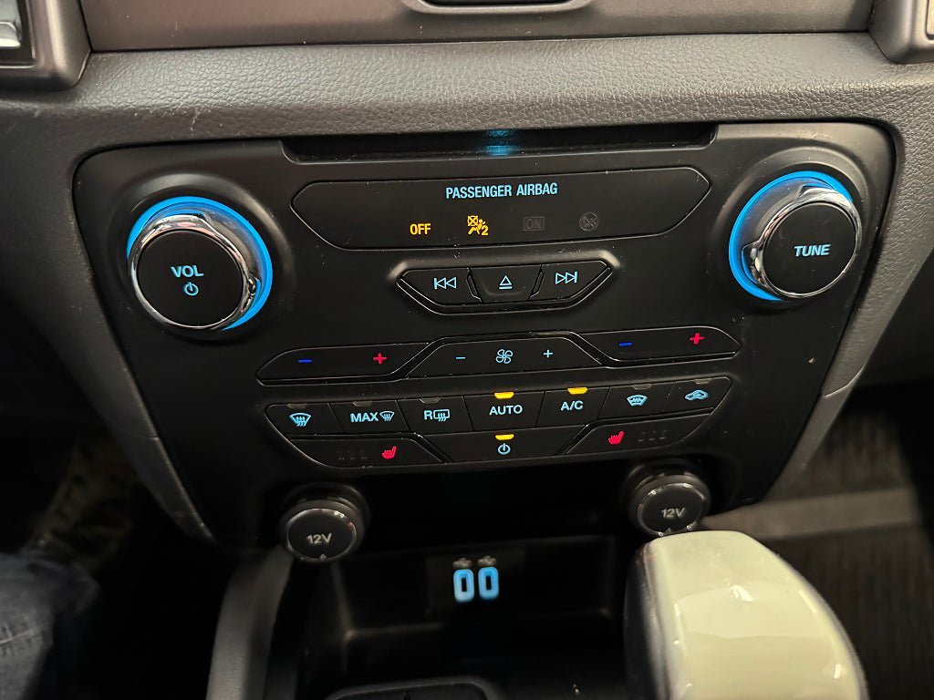 Vehicle Image 25