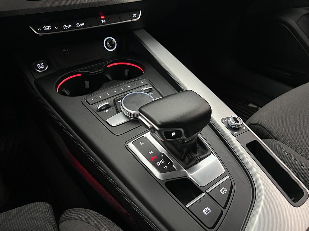 Vehicle Image 25