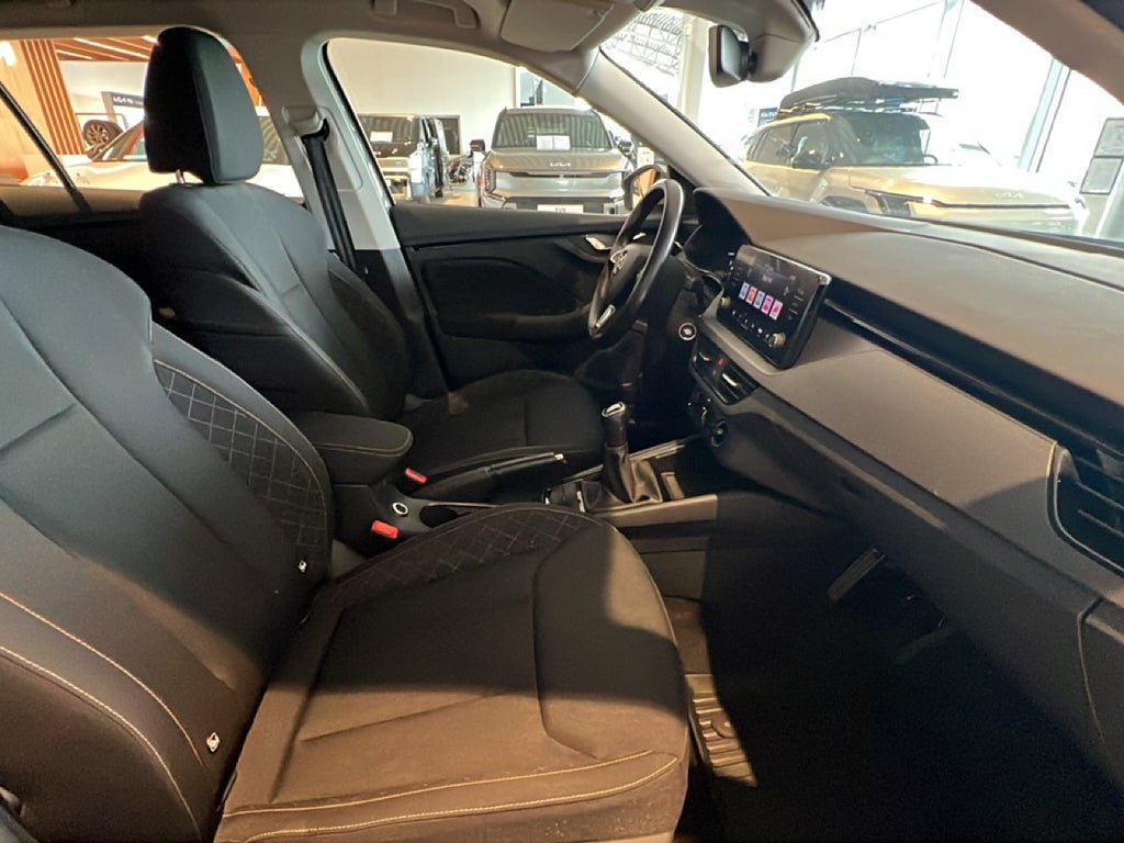 Vehicle Image 16