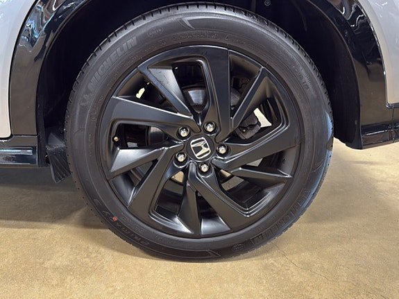 Vehicle Image 16