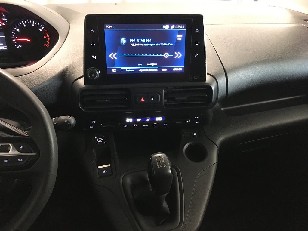 Vehicle Image 13