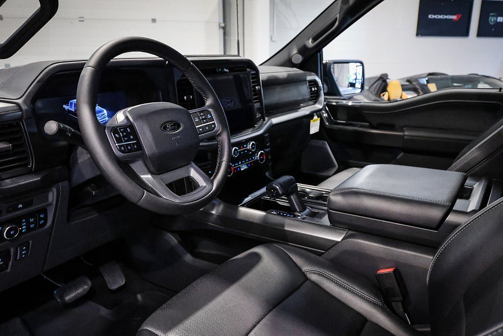 Vehicle Image 14
