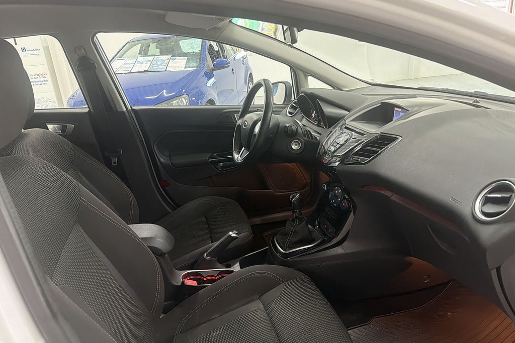 Vehicle Image 9