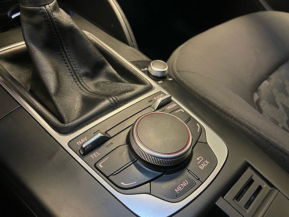 Vehicle Image 17