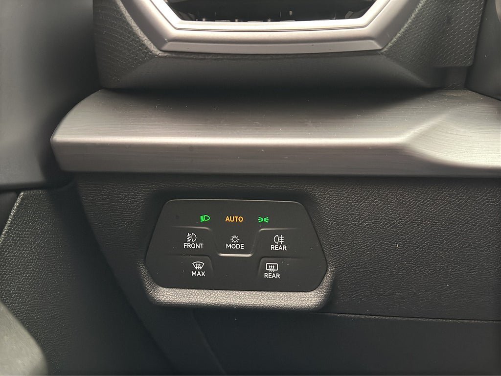 Vehicle Image 26