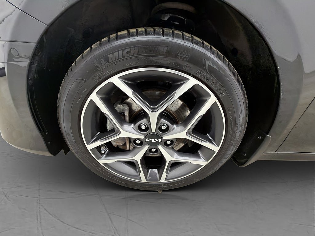 Vehicle Image 32