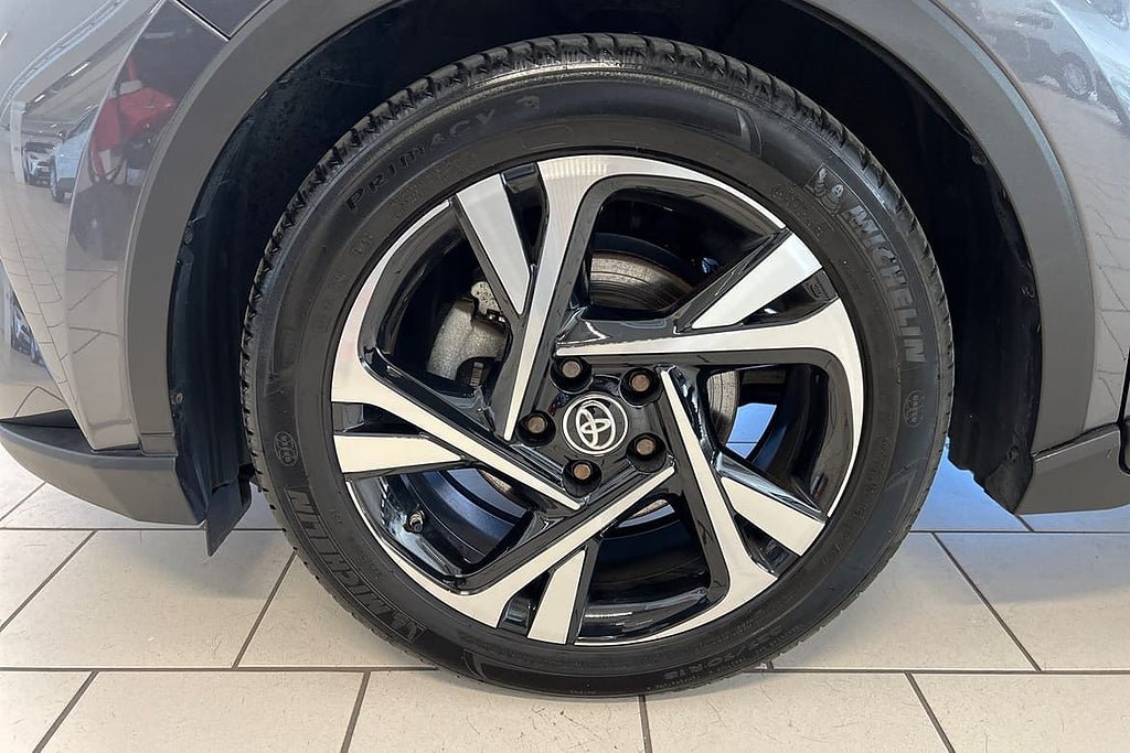 Vehicle Image 17