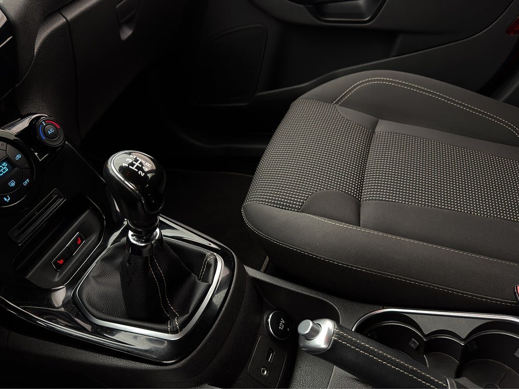 Vehicle Image 21