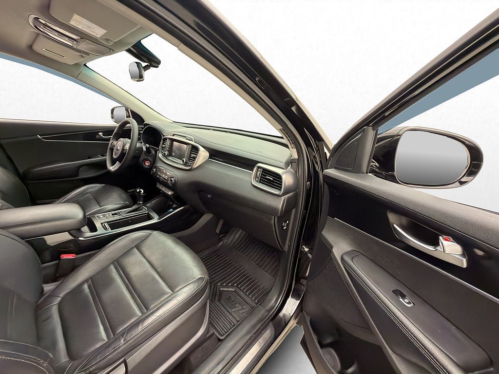 Vehicle Image 25