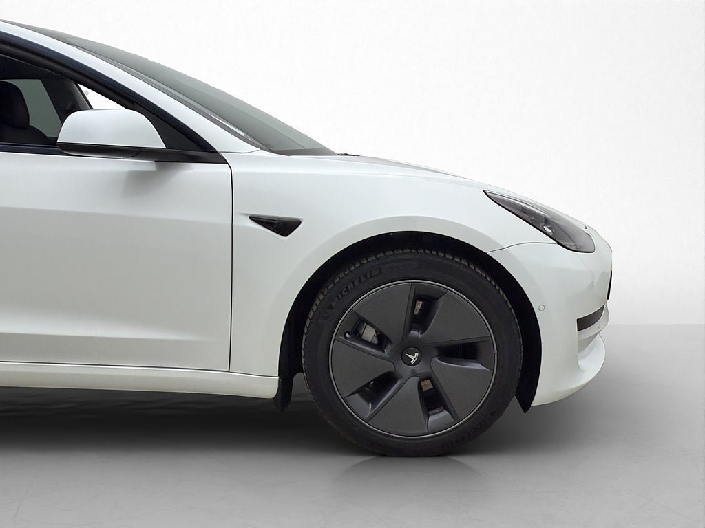 Vehicle Image 32