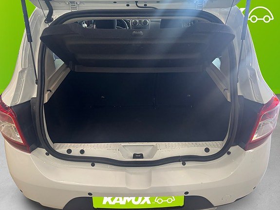 Vehicle Image 16