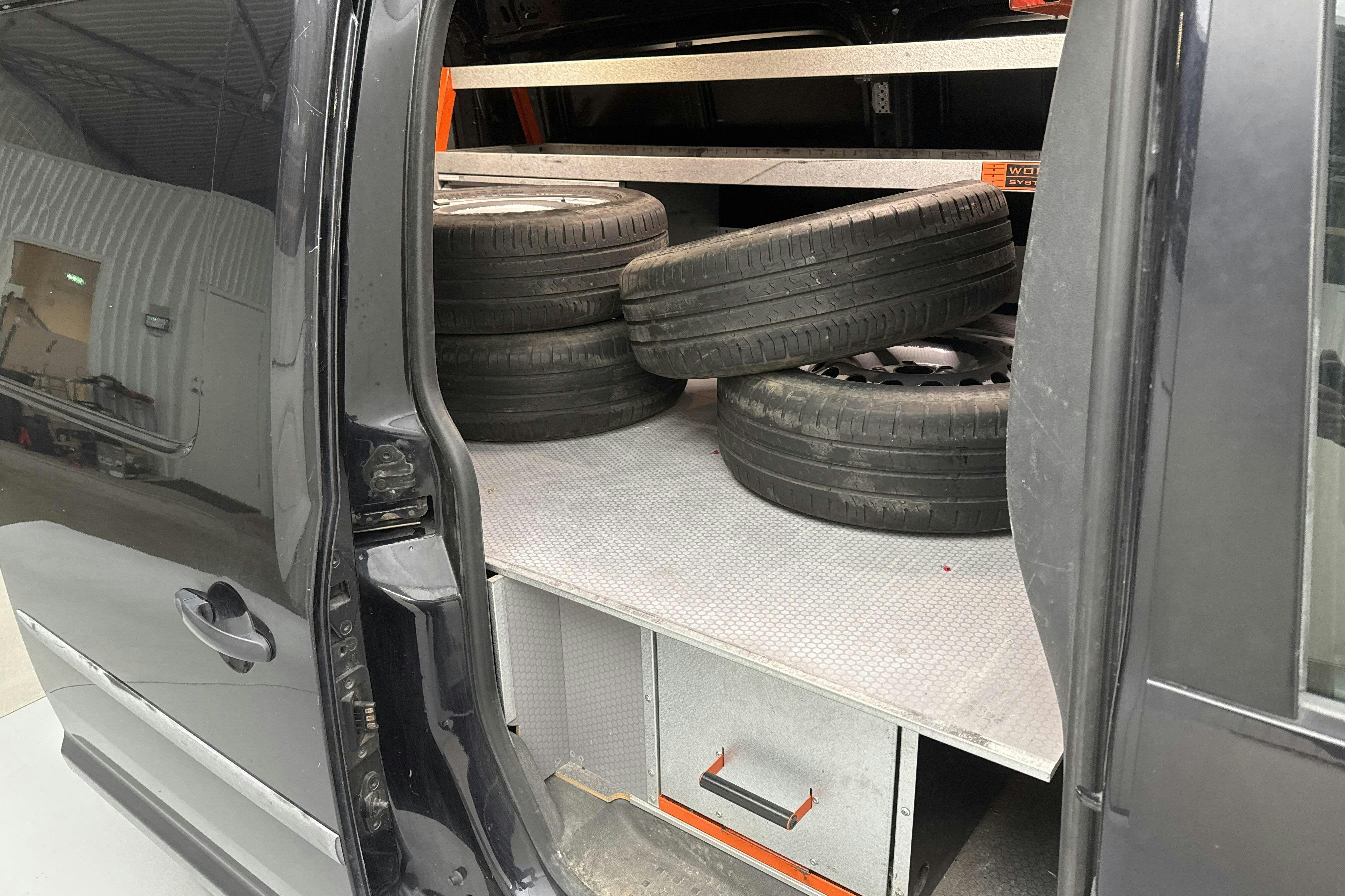 Vehicle Image 8