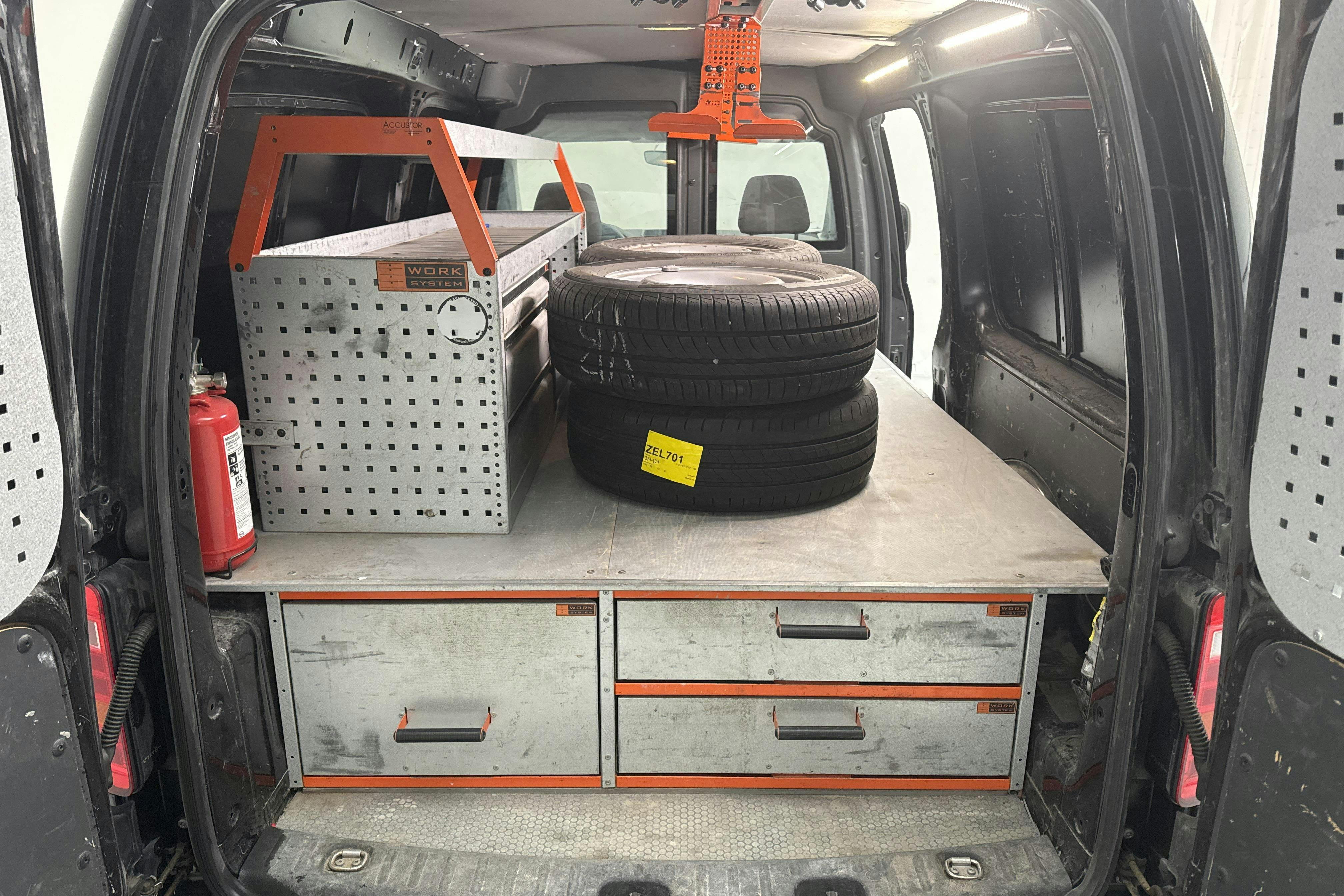 Vehicle Image 9