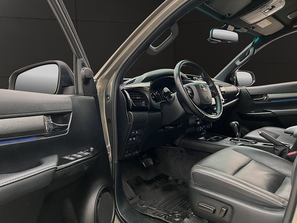 Vehicle Image 12