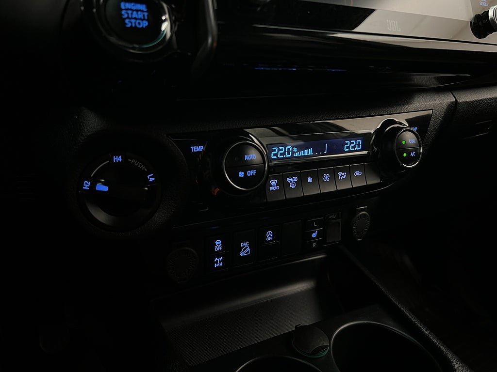 Vehicle Image 25
