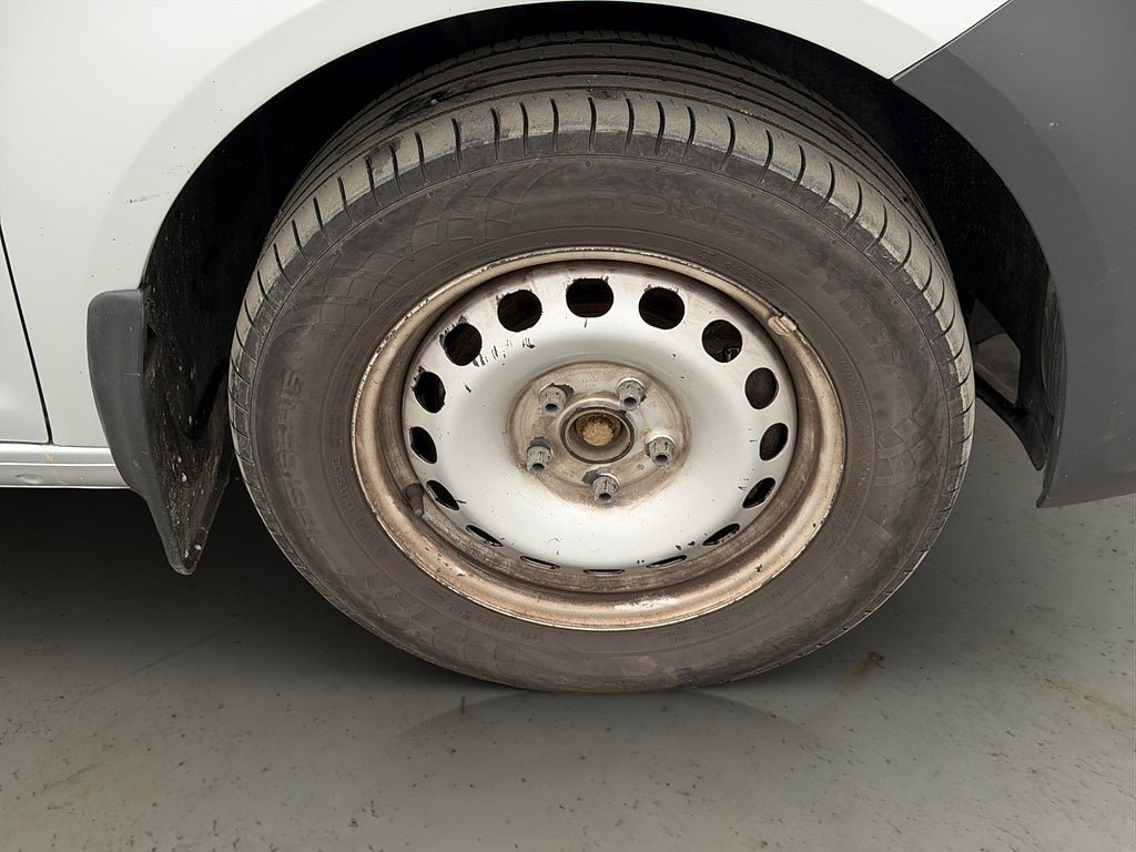 Vehicle Image 25