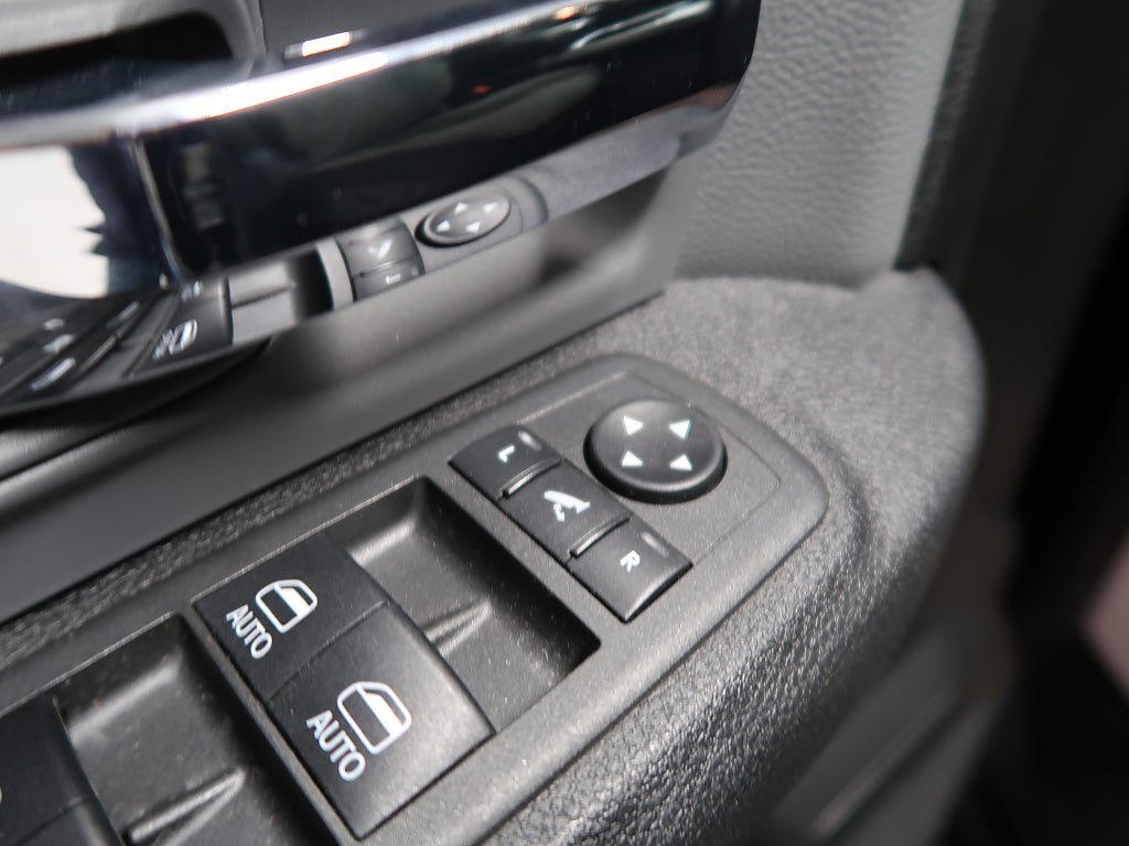 Vehicle Image 37