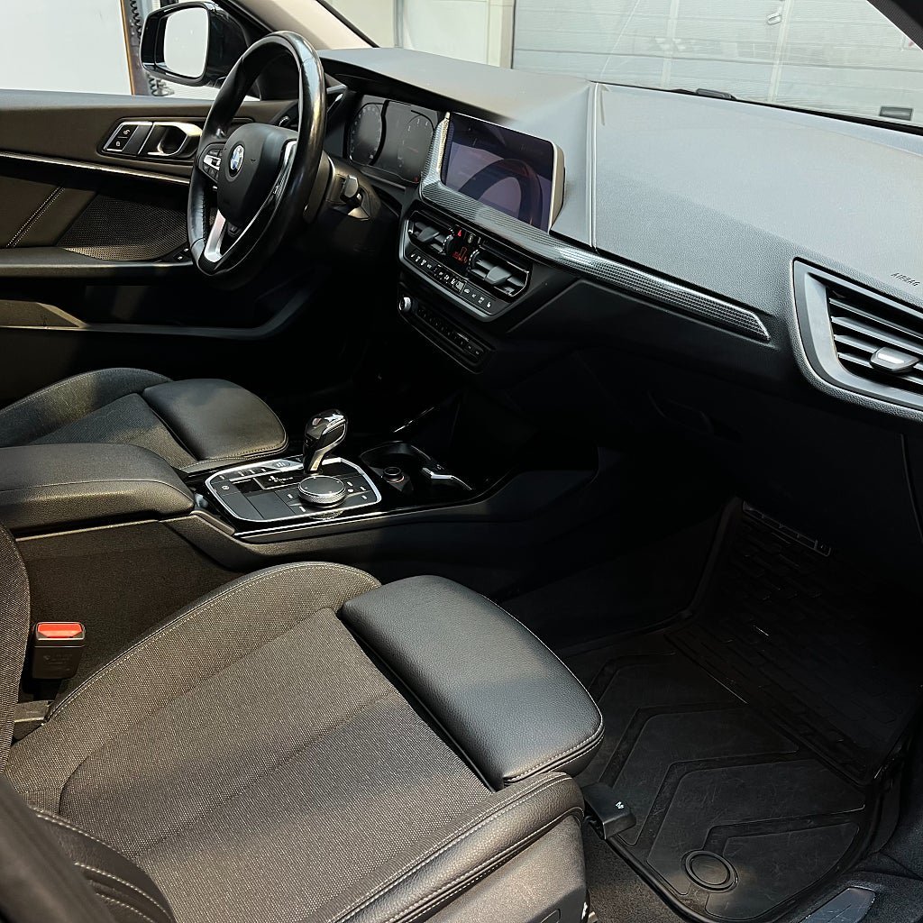 Vehicle Image 12