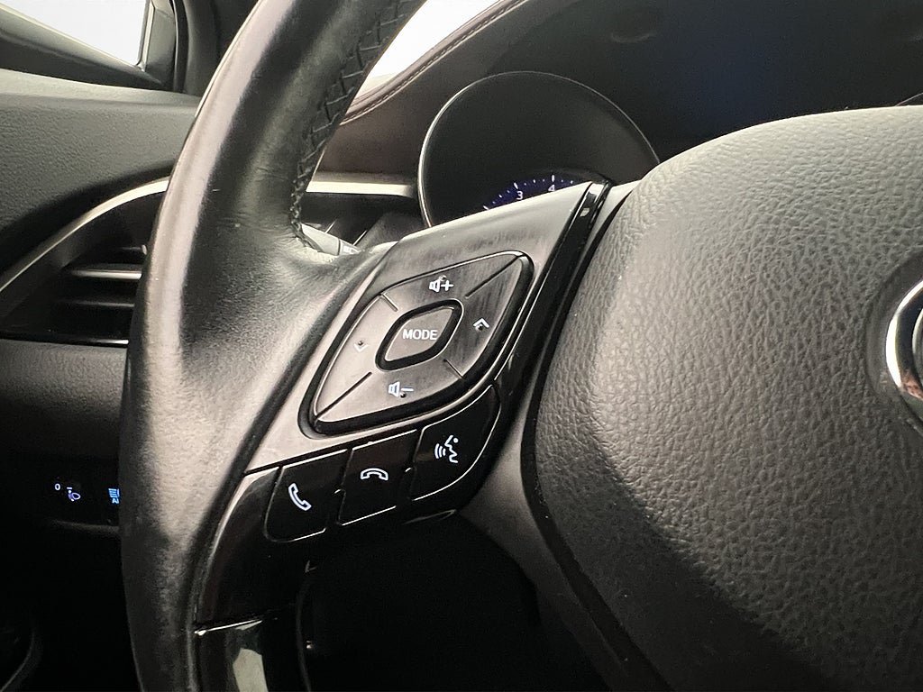 Vehicle Image 16