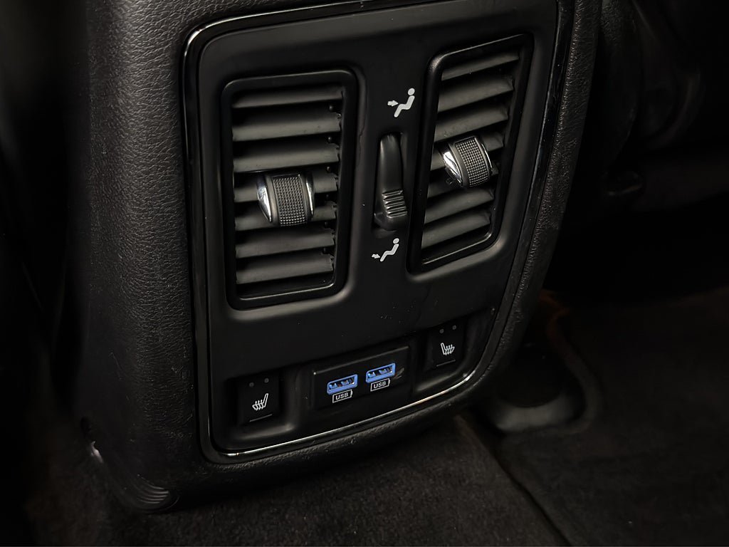 Vehicle Image 32