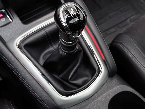 Vehicle Image 26