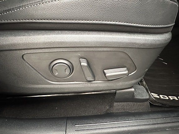 Vehicle Image 29