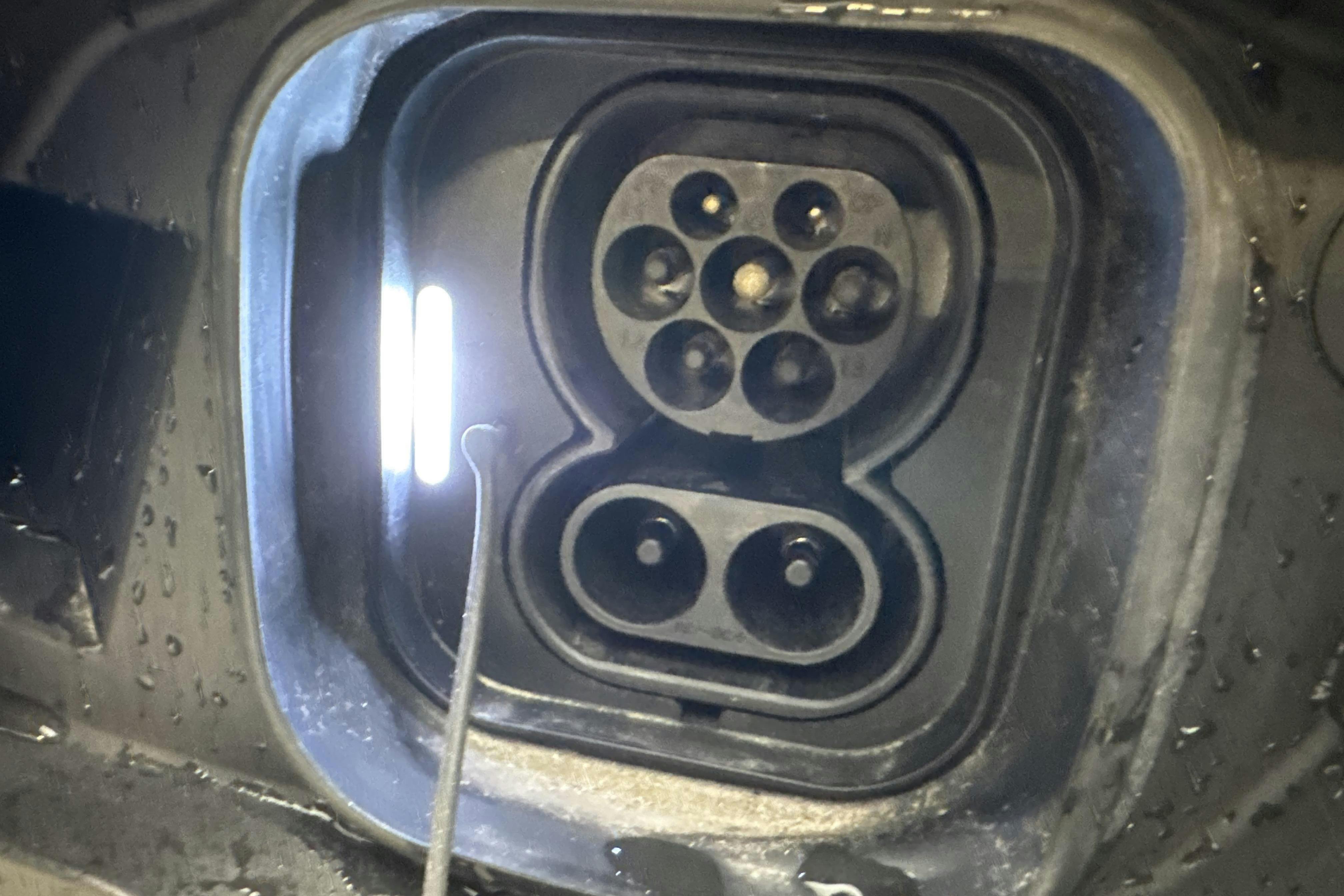 Vehicle Image 16