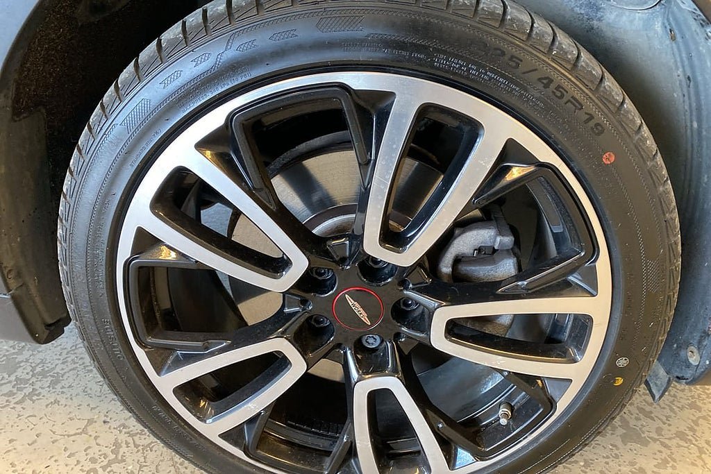 Vehicle Image 12