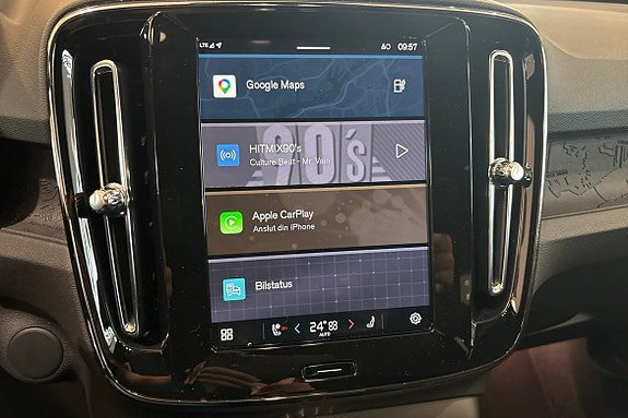 Vehicle Image 25