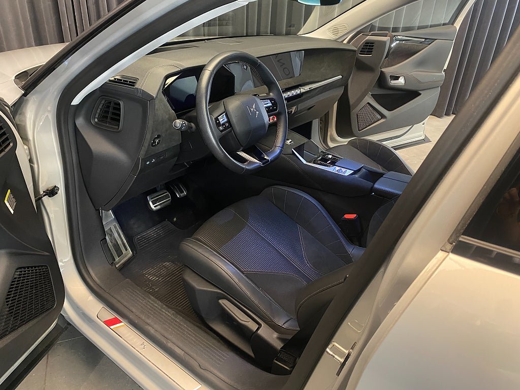 Vehicle Image 32