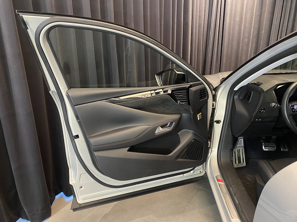 Vehicle Image 33
