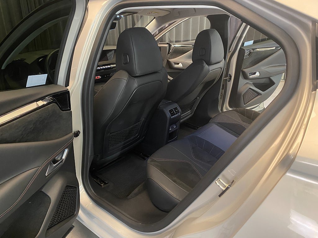Vehicle Image 35