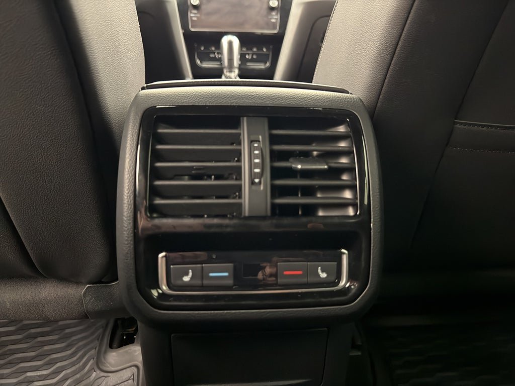 Vehicle Image 28