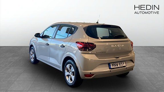 Vehicle Image 6