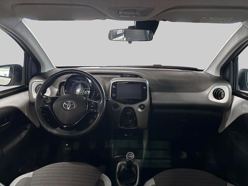 Vehicle Image 12