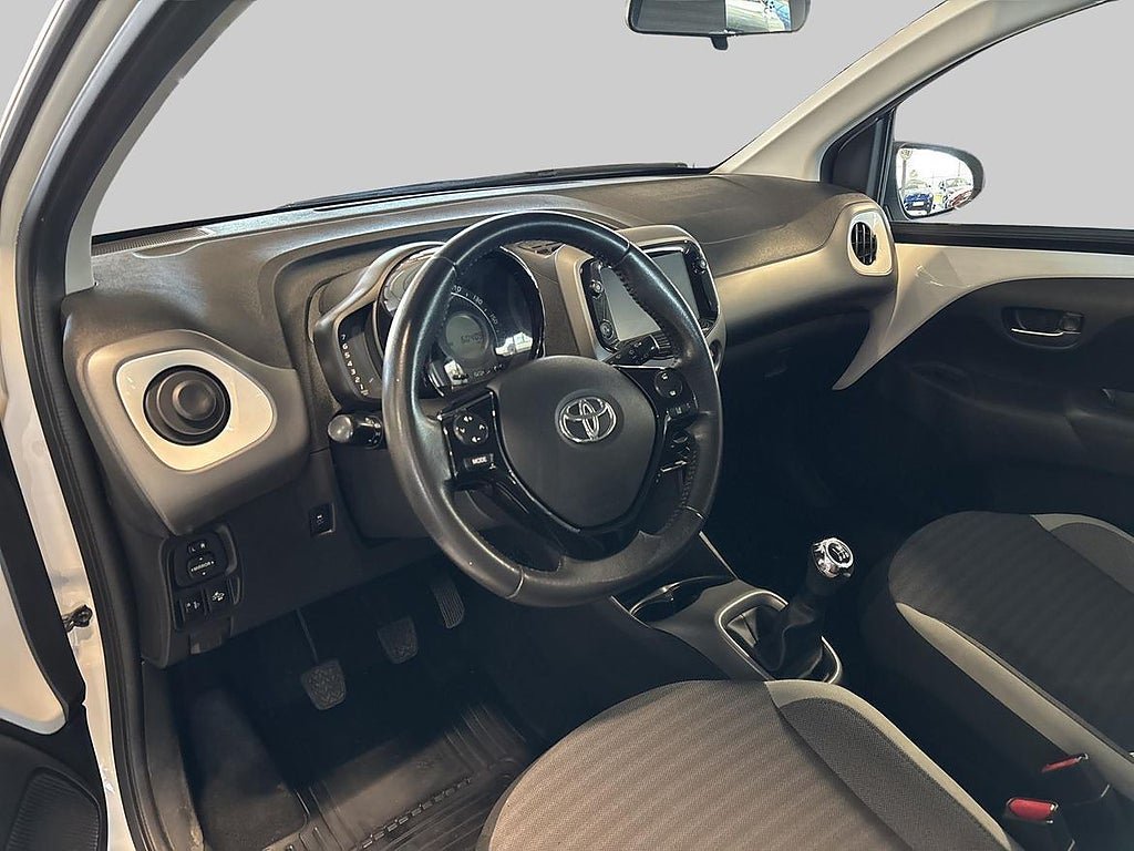 Vehicle Image 14