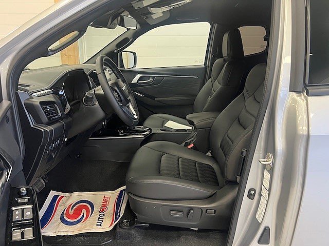 Vehicle Image 14