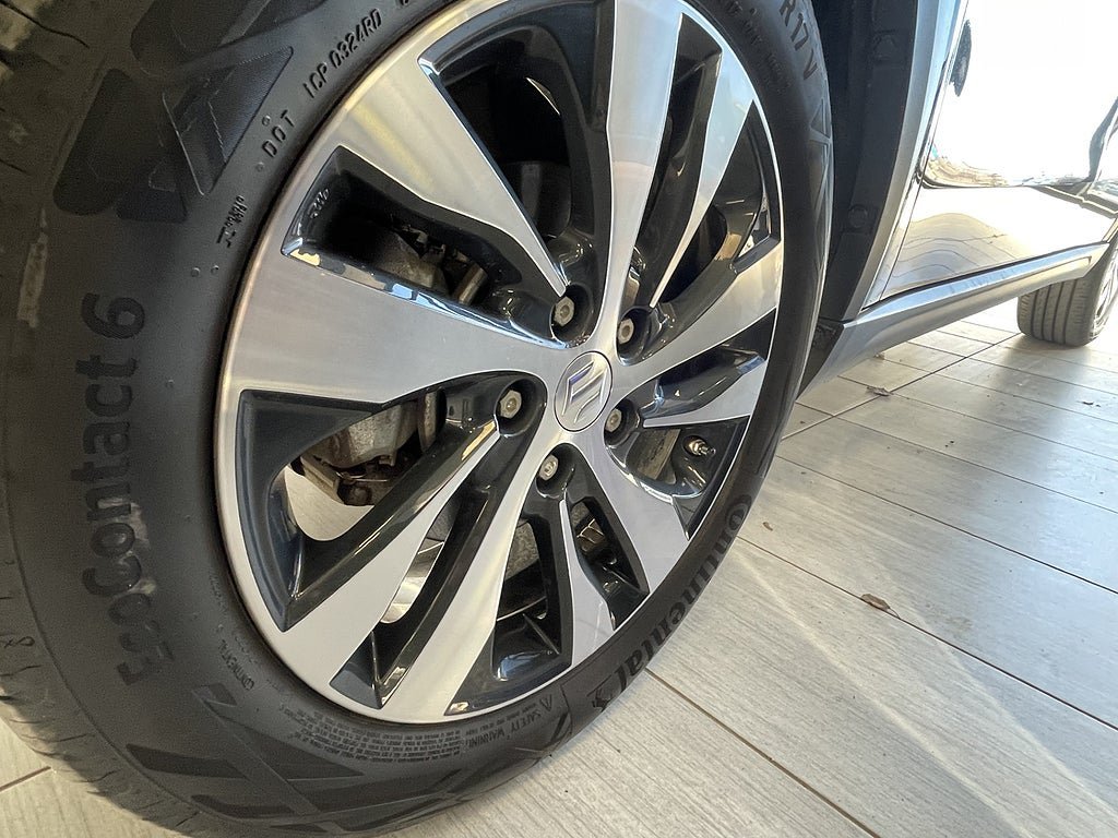 Vehicle Image 14